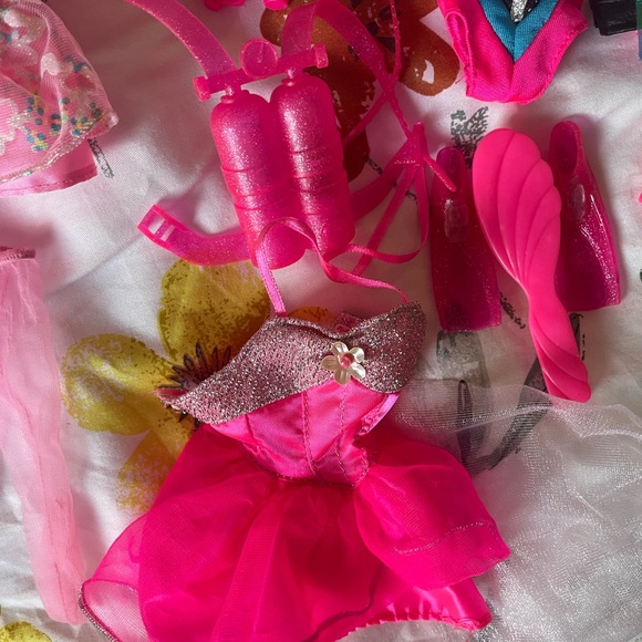 Vintage 1990s Barbie Clothing and Accessory Bundle - Picture 4 of 10